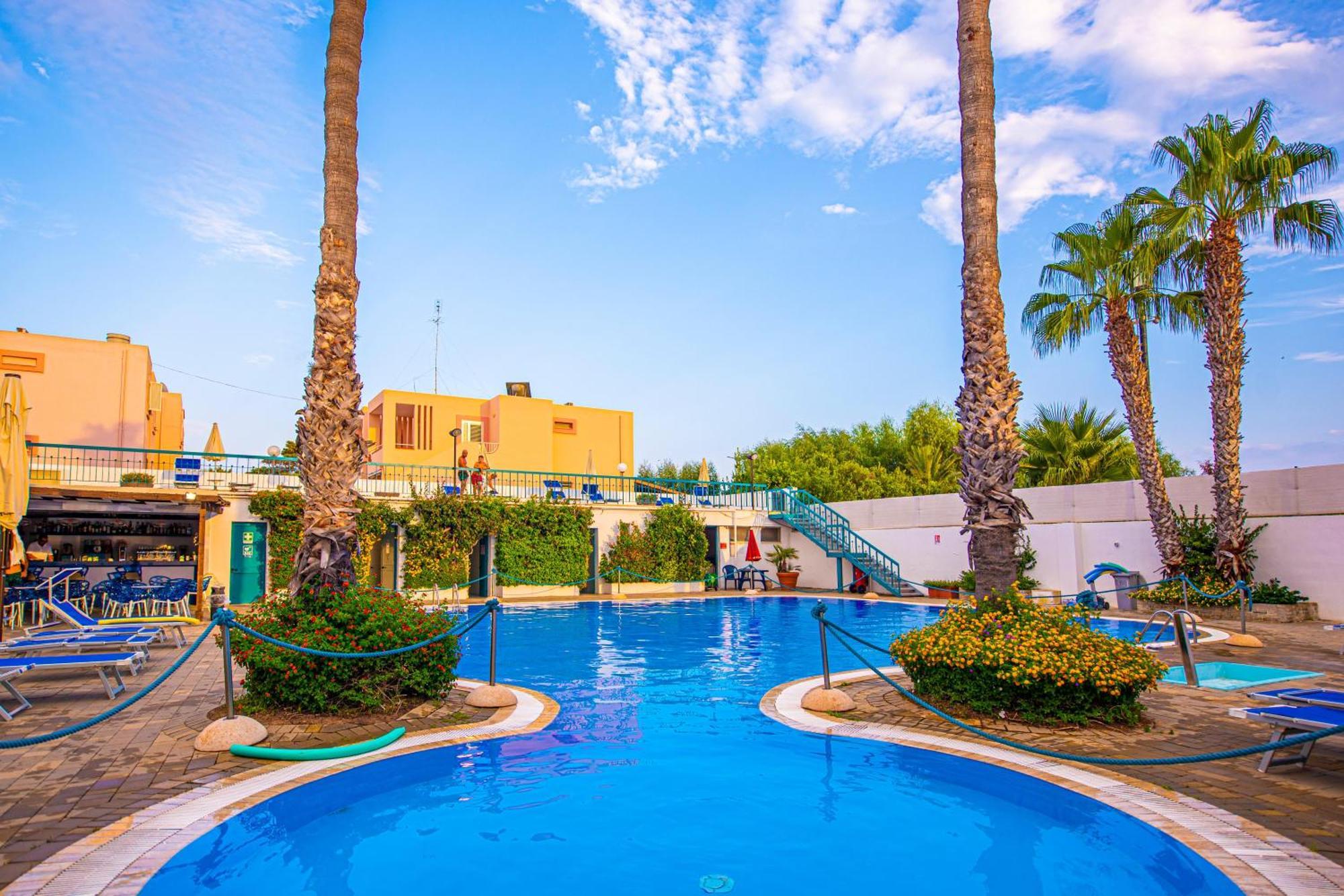 Costa Del Salento - Cdshotels Lido Marini Exterior photo